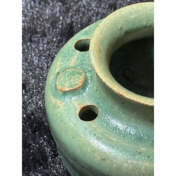 Vintage Pottery Green Ceramic Frog Vase Signed 6 Holes - Picture 2 of 7